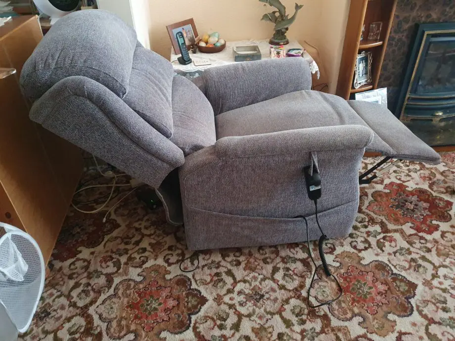 Hamble and Heddon Lift And Recline Chair
