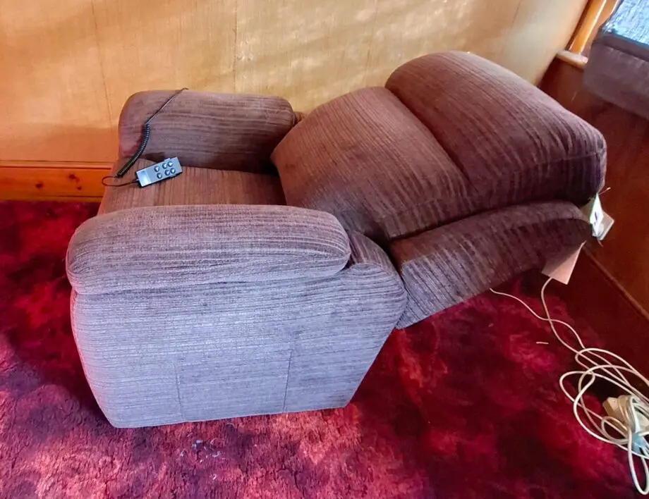 DFS Newbury Rise and Tilt Power Recliner Chair in Chocolate Brown. 3 Motors Lift Chair, Easy Operation.