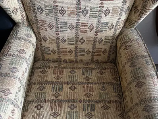 CLASSIC UPHOLSTERED ARM CHAIR