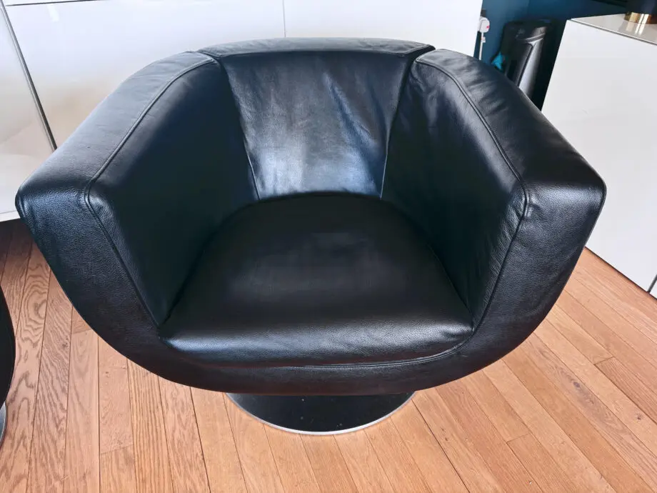 2 X B&B ITALIA BLACK 100% LEATHER TULIP SWIVEL ARMCHAIRS BY JEFFREY BERNETT