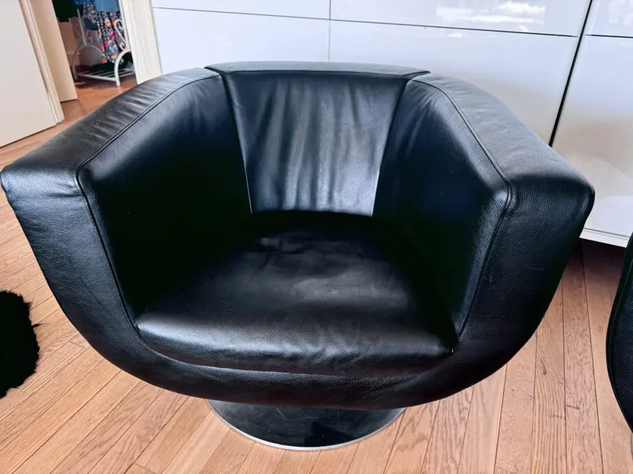 2 X B&B ITALIA BLACK 100% LEATHER TULIP SWIVEL ARMCHAIRS BY JEFFREY BERNETT