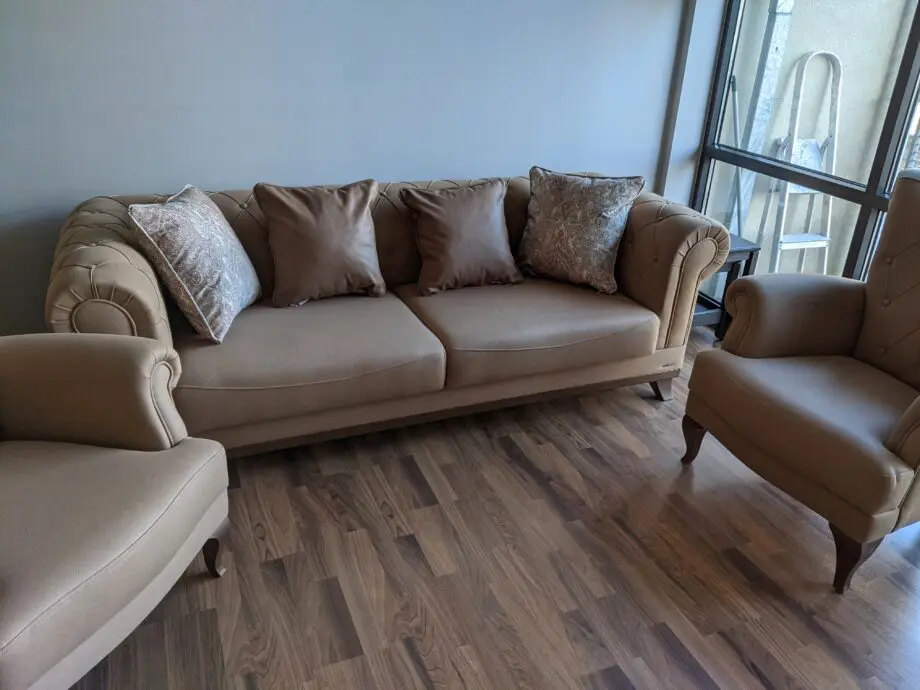 Chesterfield-Style 3-Seater Sofa & Two Wingback Armchairs – 3-Piece Suede Set