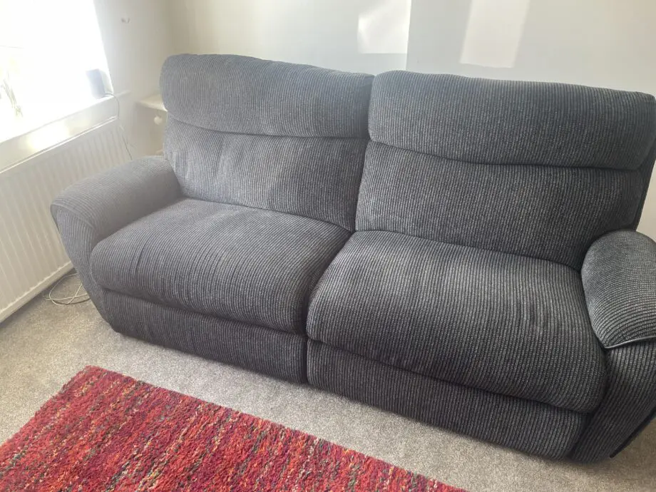 Scs lazeeboy sofa set grey:black stripe
