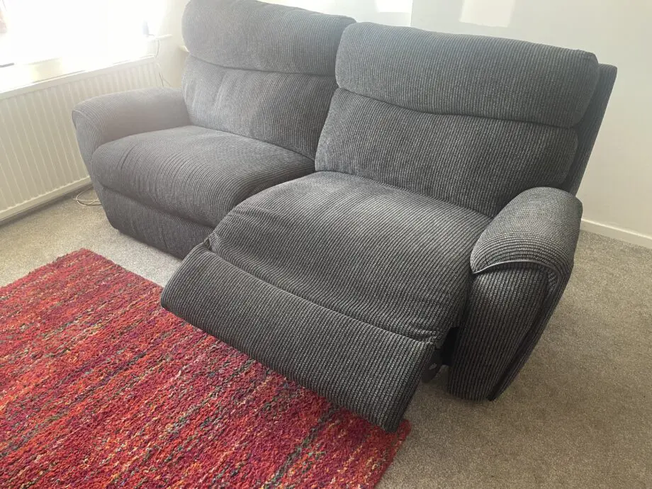 Scs lazeeboy sofa set grey:black stripe