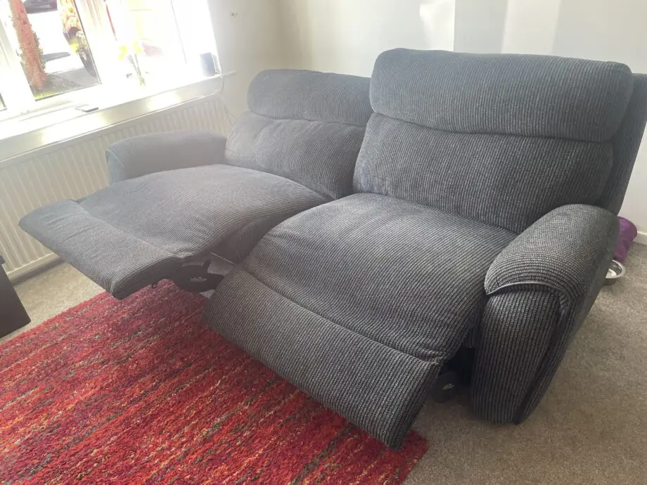 Scs lazeeboy sofa set grey:black stripe