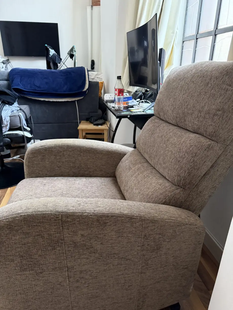 Easy living mobility SURESNUG DUAL MOTOR rise and recline chair