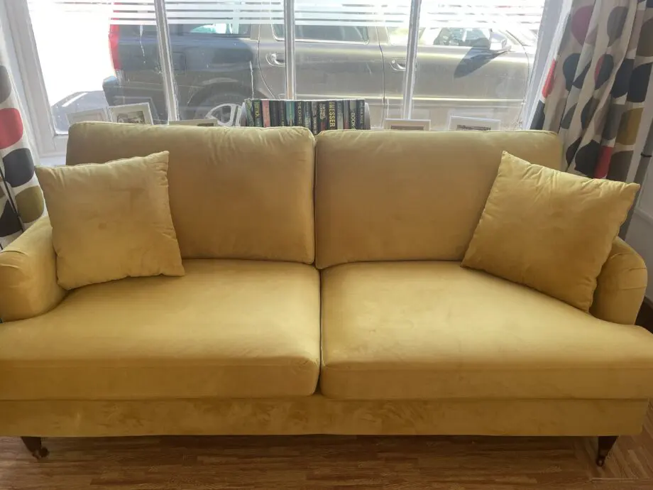 Brand new Daals 3 seater velvet sofa