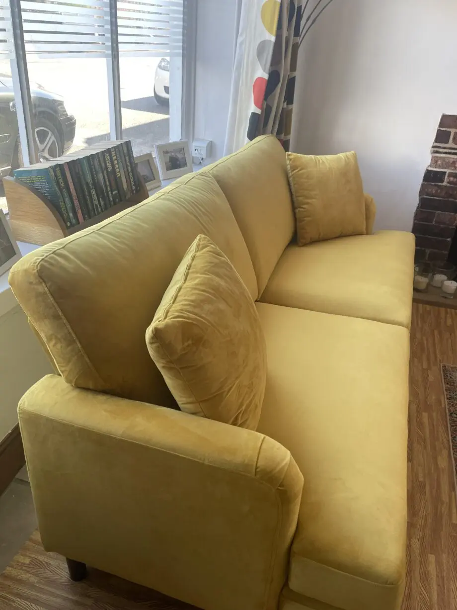 Brand new Daals 3 seater velvet sofa