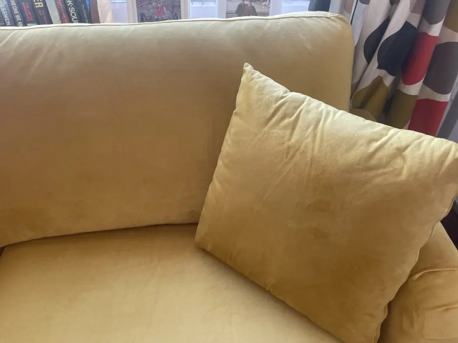 Brand new Daals 3 seater velvet sofa