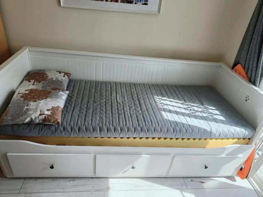 IKEA HEMNES Day-bed with 3 drawer