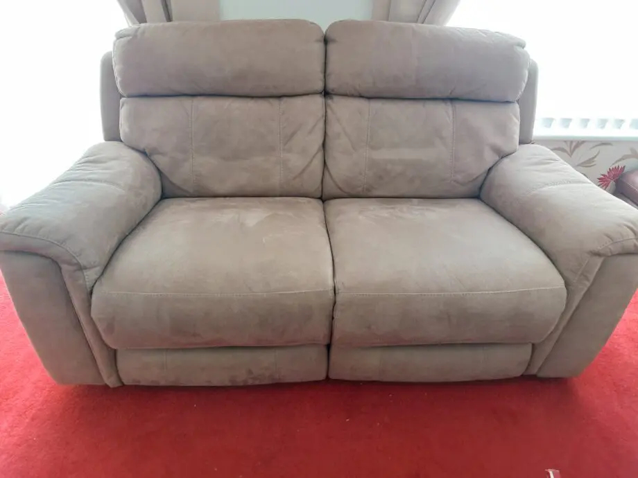 2 and 3 seater sofas, electric recliners, very comfortable.