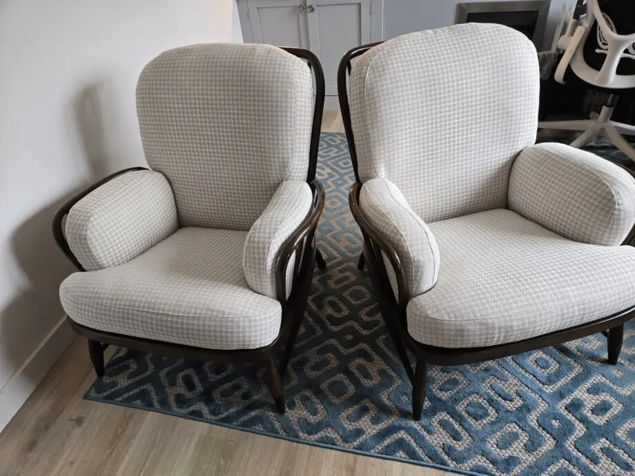 ERCOL 766 Jubilee 2 seat sofa and 2 armchairs - Manufactured 1980s