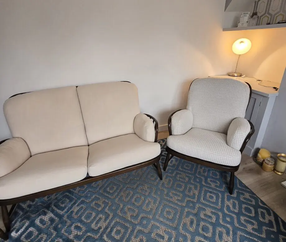ERCOL 766 Jubilee 2 seat sofa and 2 armchairs - Manufactured 1980s