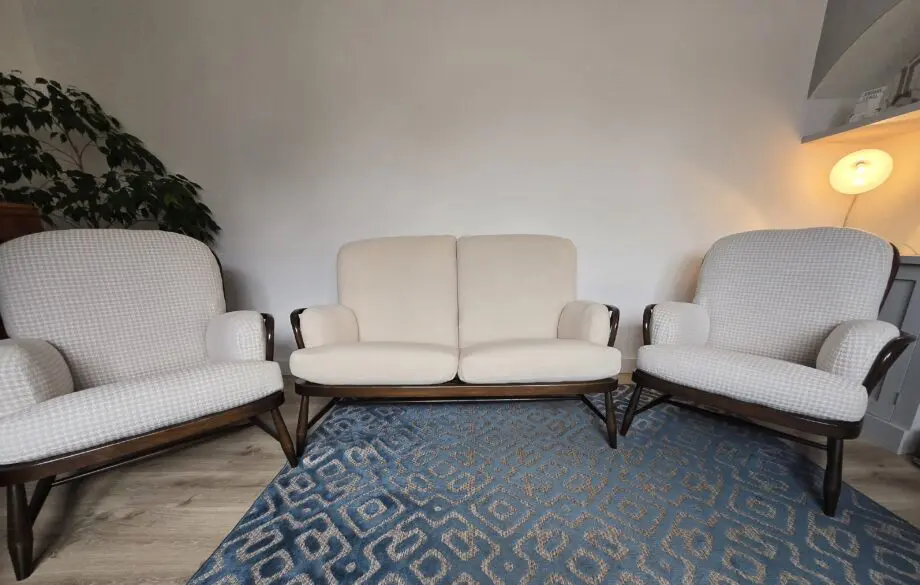 ERCOL 766 Jubilee 2 seat sofa and 2 armchairs - Manufactured 1980s