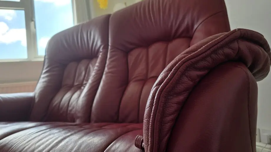 Fishpools Red Himolla rhine 2.5 seater leather recliner
