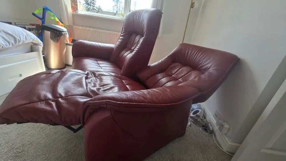 Fishpools Red Himolla rhine 2.5 seater leather recliner