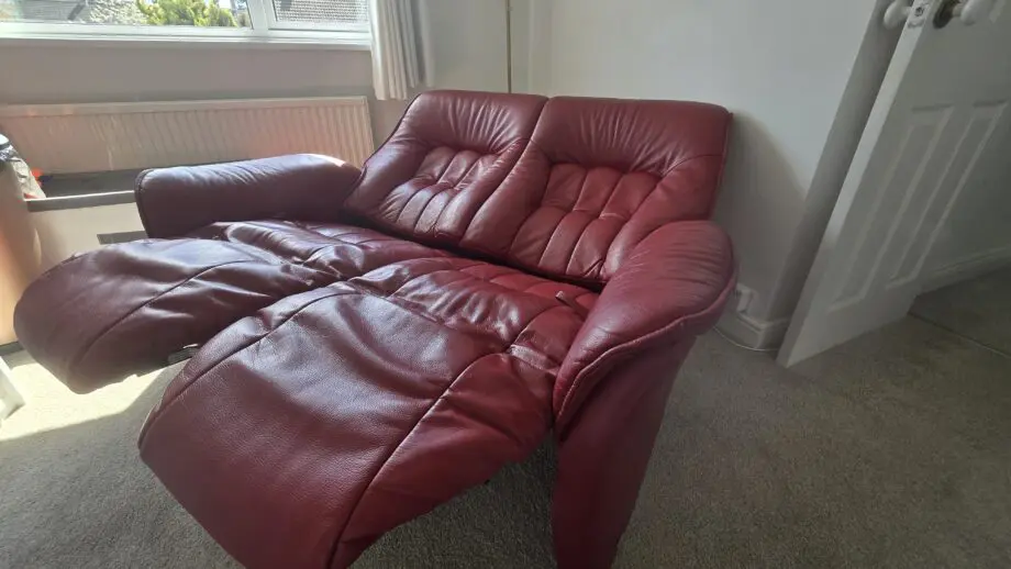 Fishpools Red Himolla rhine 2.5 seater leather recliner