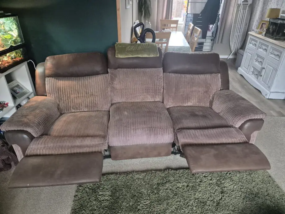 4seater mainuel recliner and 2 seater electric recliner