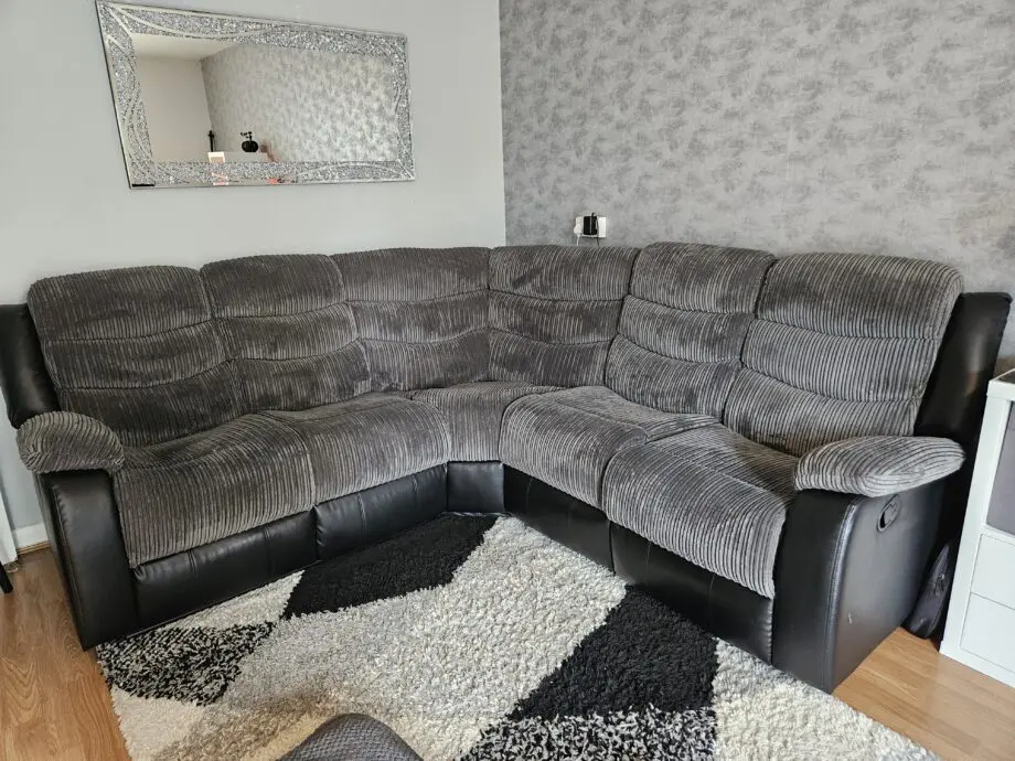 Corner sofa recliner