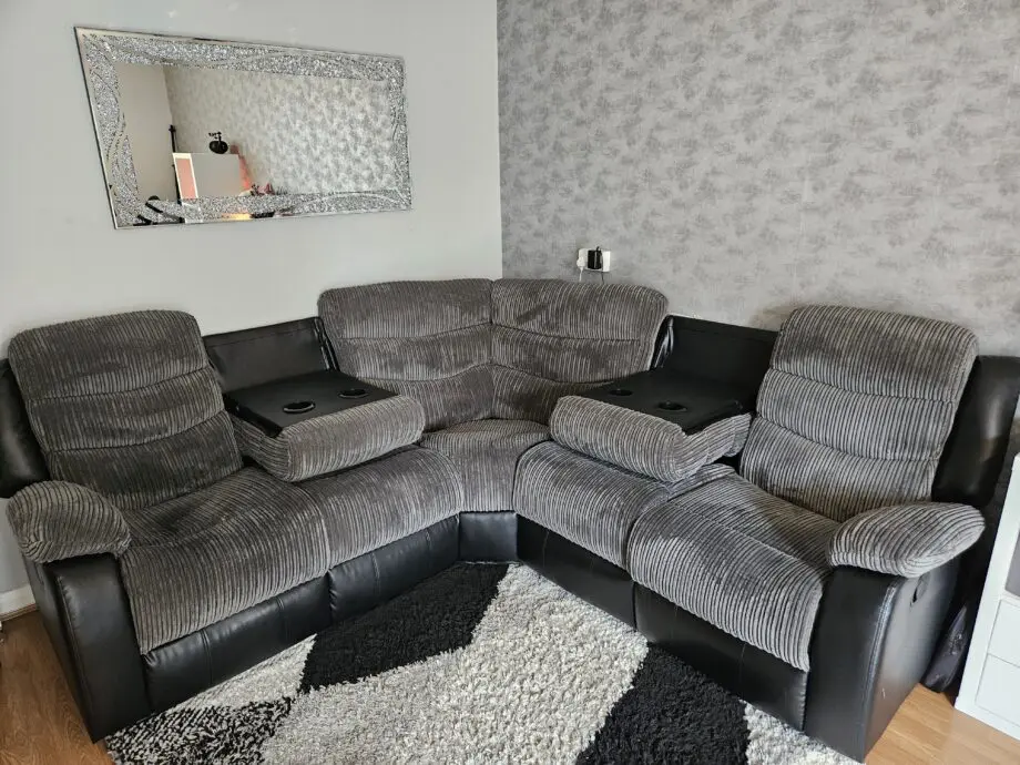 Corner sofa recliner
