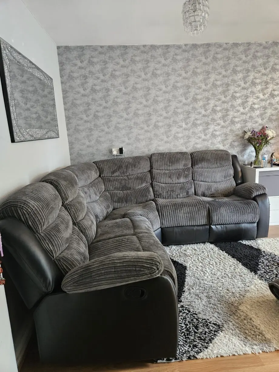 Corner sofa recliner