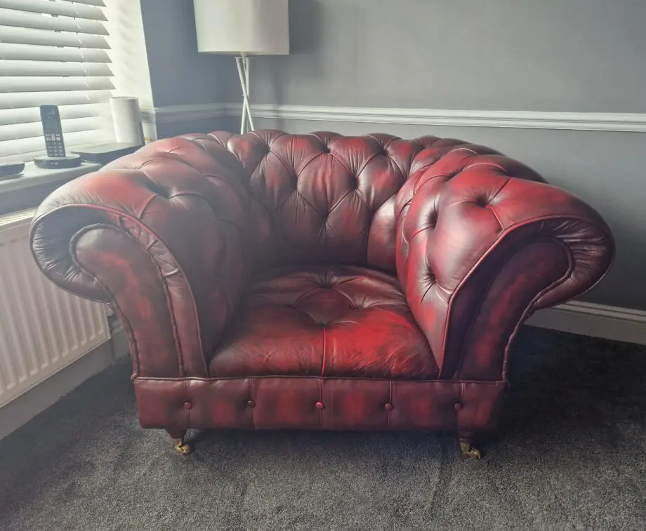Chesterfield Antique Leather (Antique Red) The 1931 2-seater sofa, arm chair and 2 footstools