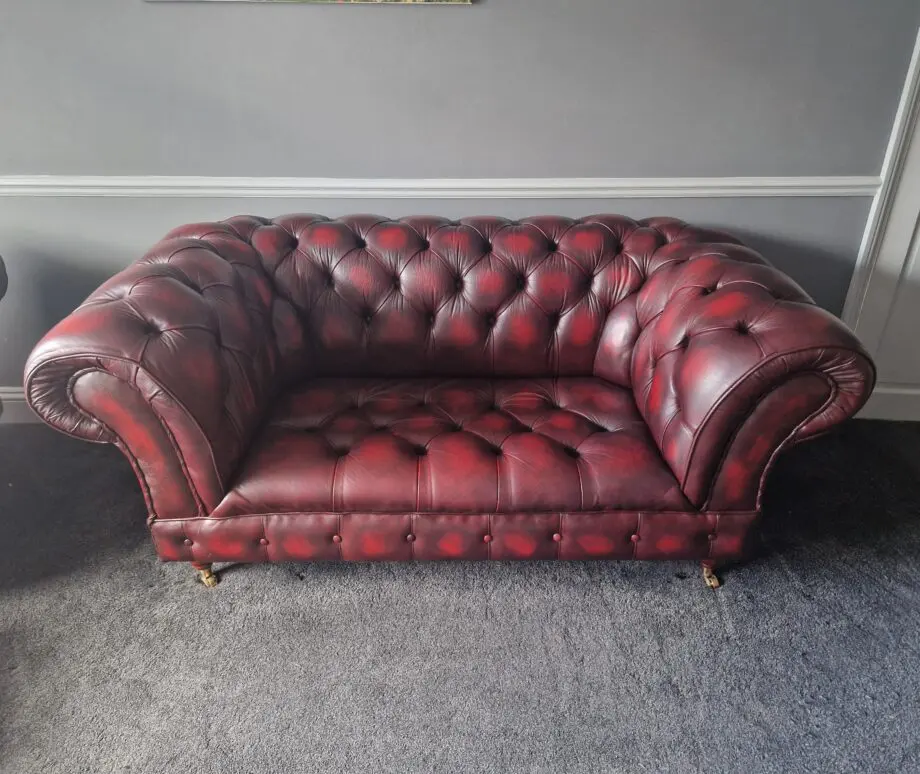 Chesterfield Antique Leather (Antique Red) The 1931 2-seater sofa, arm chair and 2 footstools