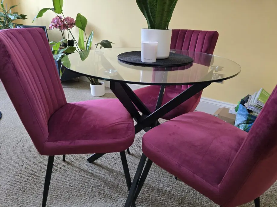 3x Velvet chairs + glass dining table