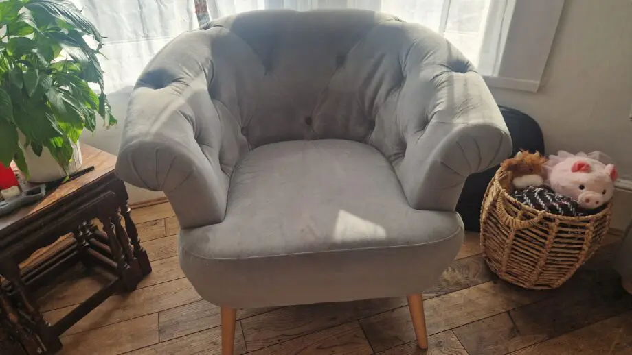 DFS Belair 3 seater chesterfield sofa + accent chair set