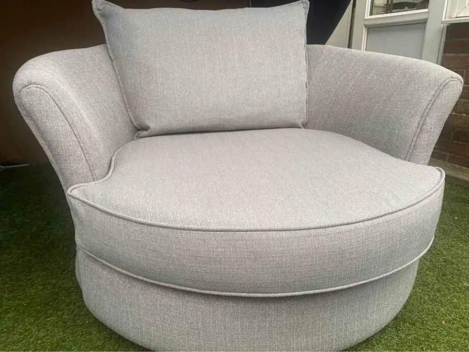 Chair /Arm Chair
