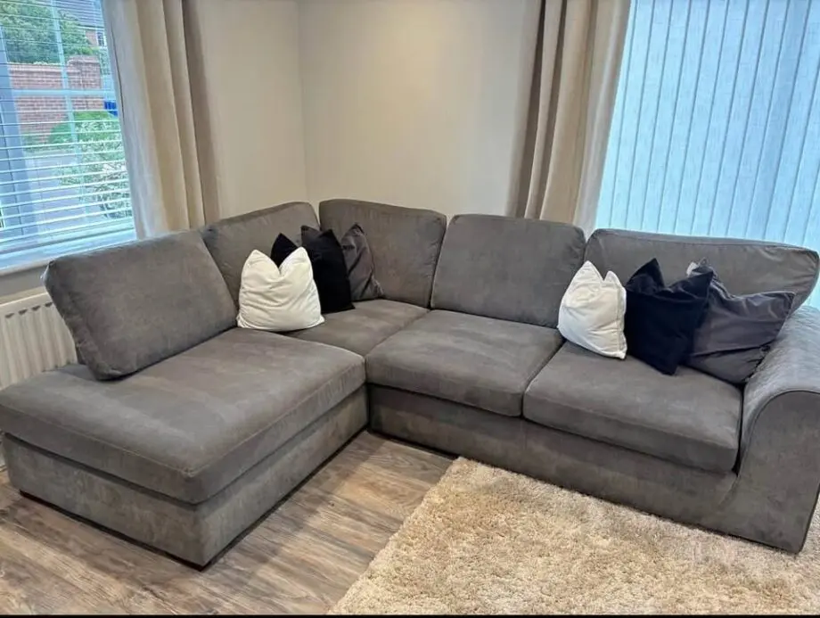 4 seater L shape sofa
