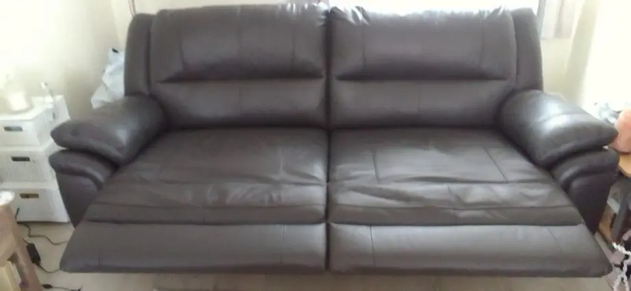 3 SEATER BROWN LEATHER POWER RECLINER 17MONTHS OLD, light usage ,no damage