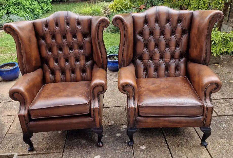 CHESTERFIELD SAXON LEATHER SUITE (sofa, 2 armchairs and footstool)