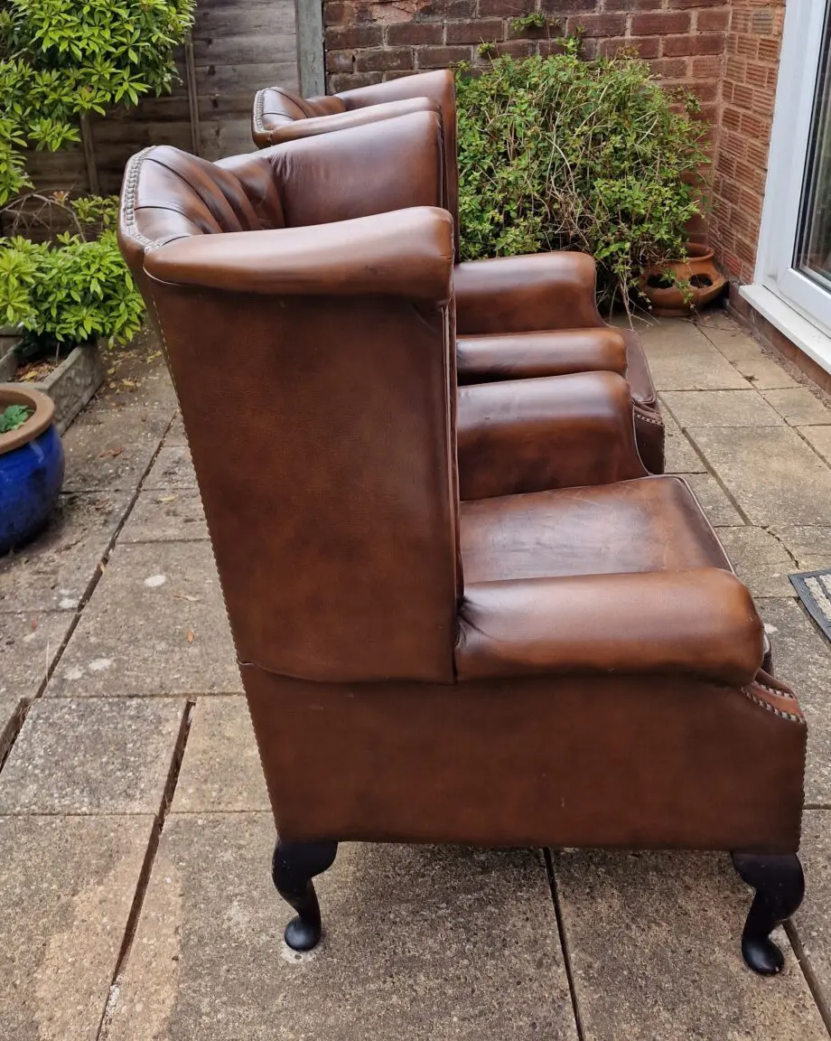 CHESTERFIELD SAXON LEATHER SUITE (sofa, 2 armchairs and footstool)