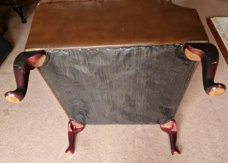 CHESTERFIELD SAXON LEATHER SUITE (sofa, 2 armchairs and footstool)