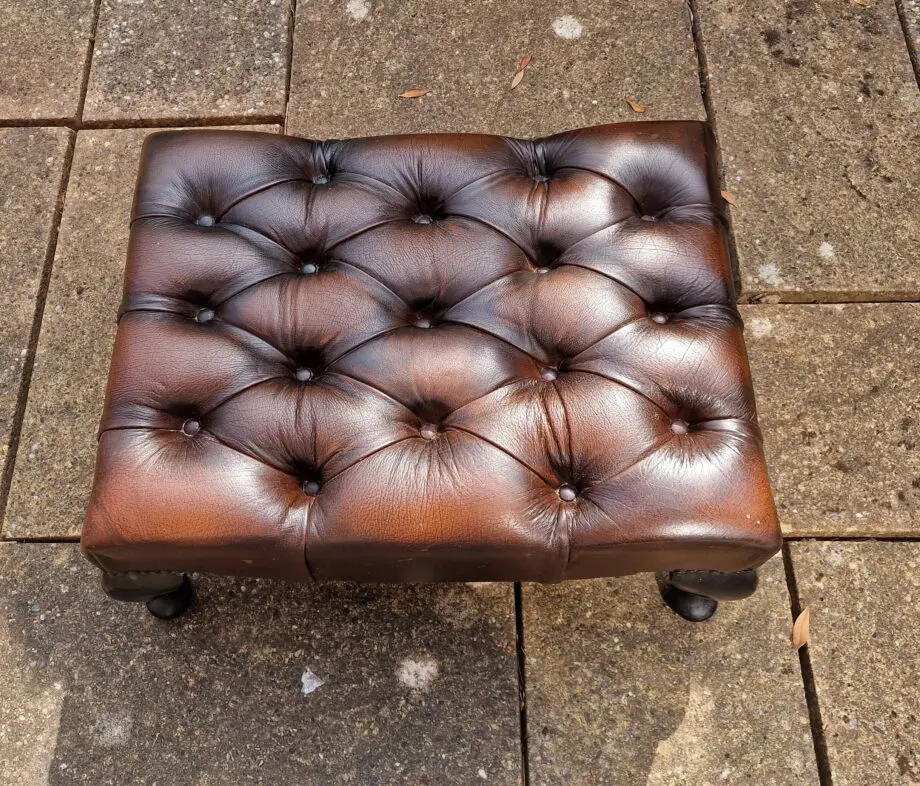 CHESTERFIELD SAXON LEATHER SUITE (sofa, 2 armchairs and footstool)