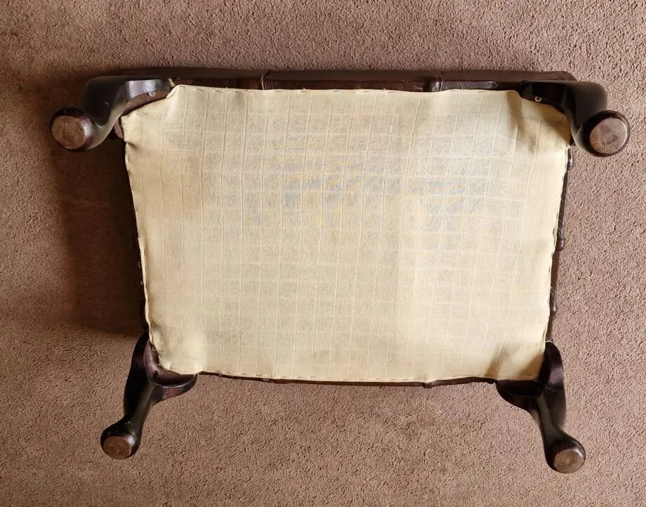 CHESTERFIELD SAXON LEATHER SUITE (sofa, 2 armchairs and footstool)