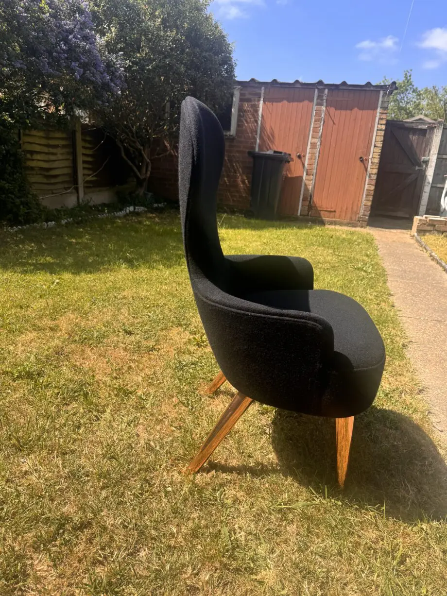 Tom Dixon armchair in black colour, good condition. 1 item