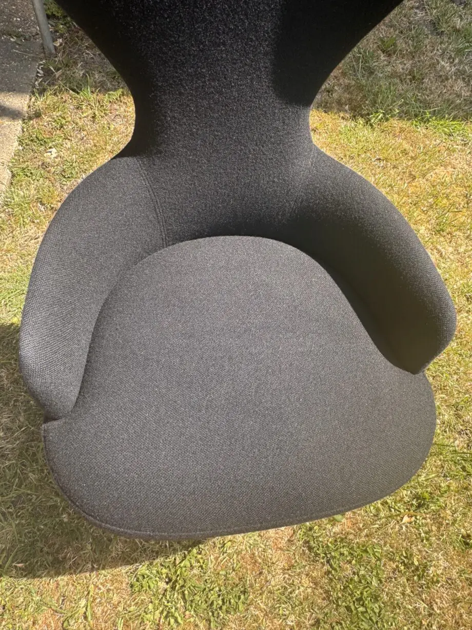 Tom Dixon armchair in black colour, good condition. 1 item