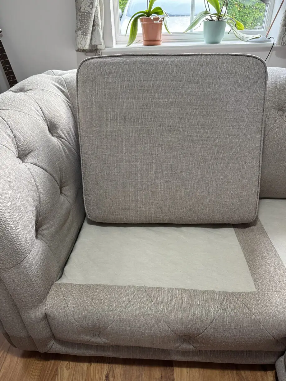 **‼️ R-Corner Chesterfield Sofa + Footstool‼️**