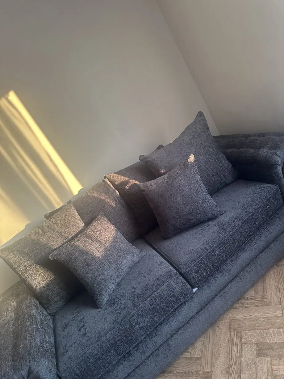 Grey sofa amazing condition only had it since December