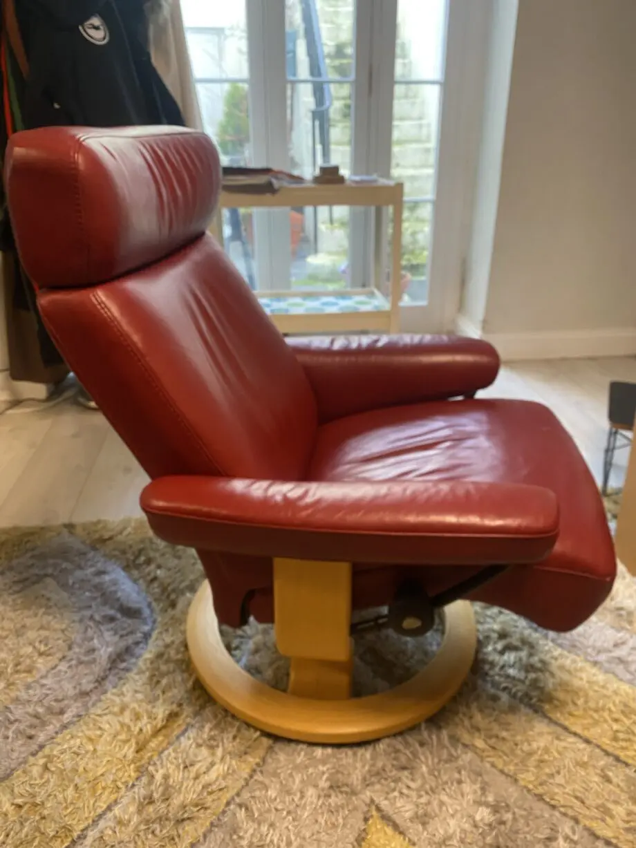 Ekornes Stressless mid-century set in red - reclining chair, footstool & 2-seat sofa