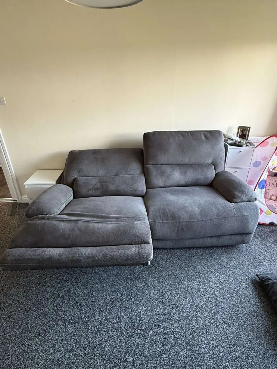 Dfs mallow 3 seater power recliner + usb charging