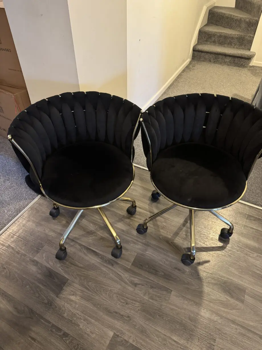 Luxury Velvet Shell Chairs – Gold Base, Swivel Design (Set of 3)