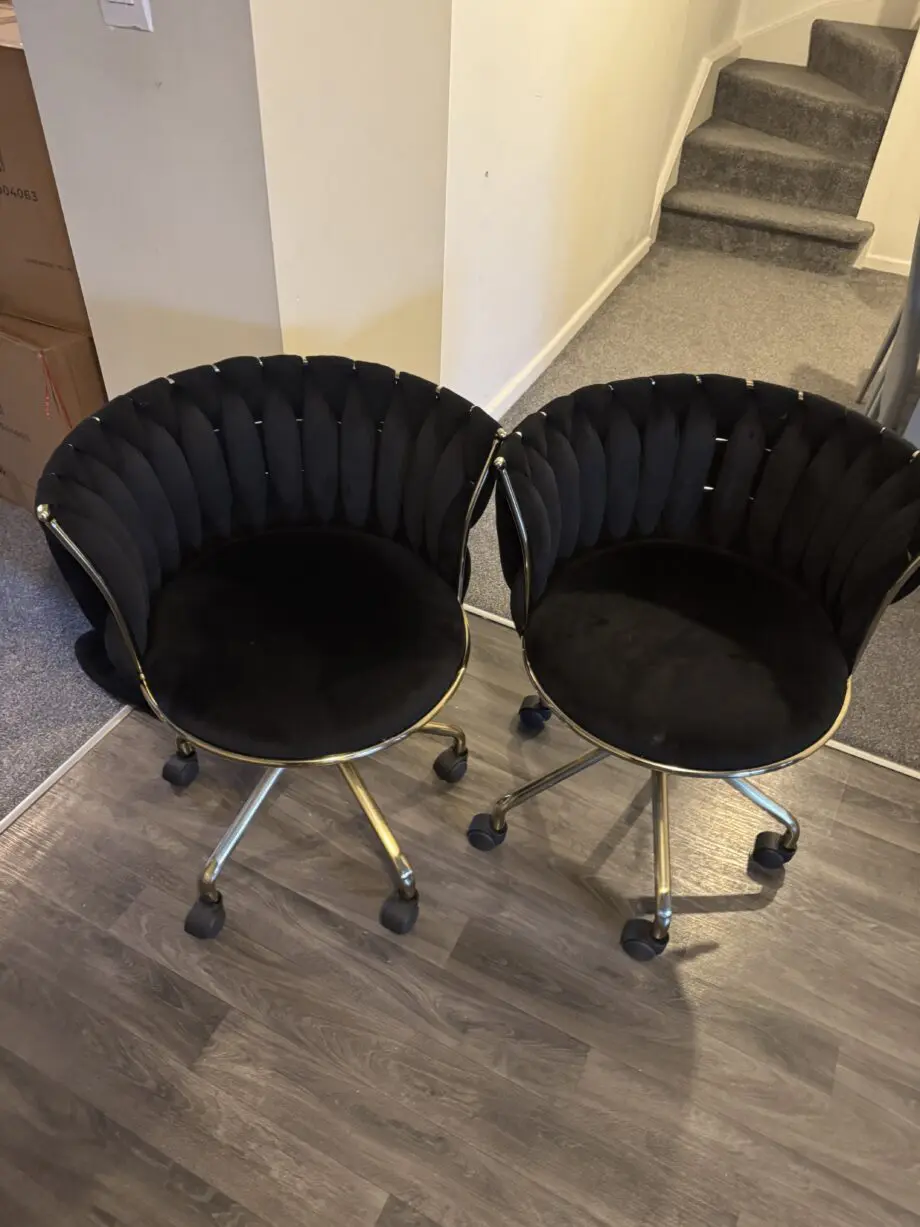 Luxury Velvet Shell Chairs – Gold Base, Swivel Design (Set of 3)