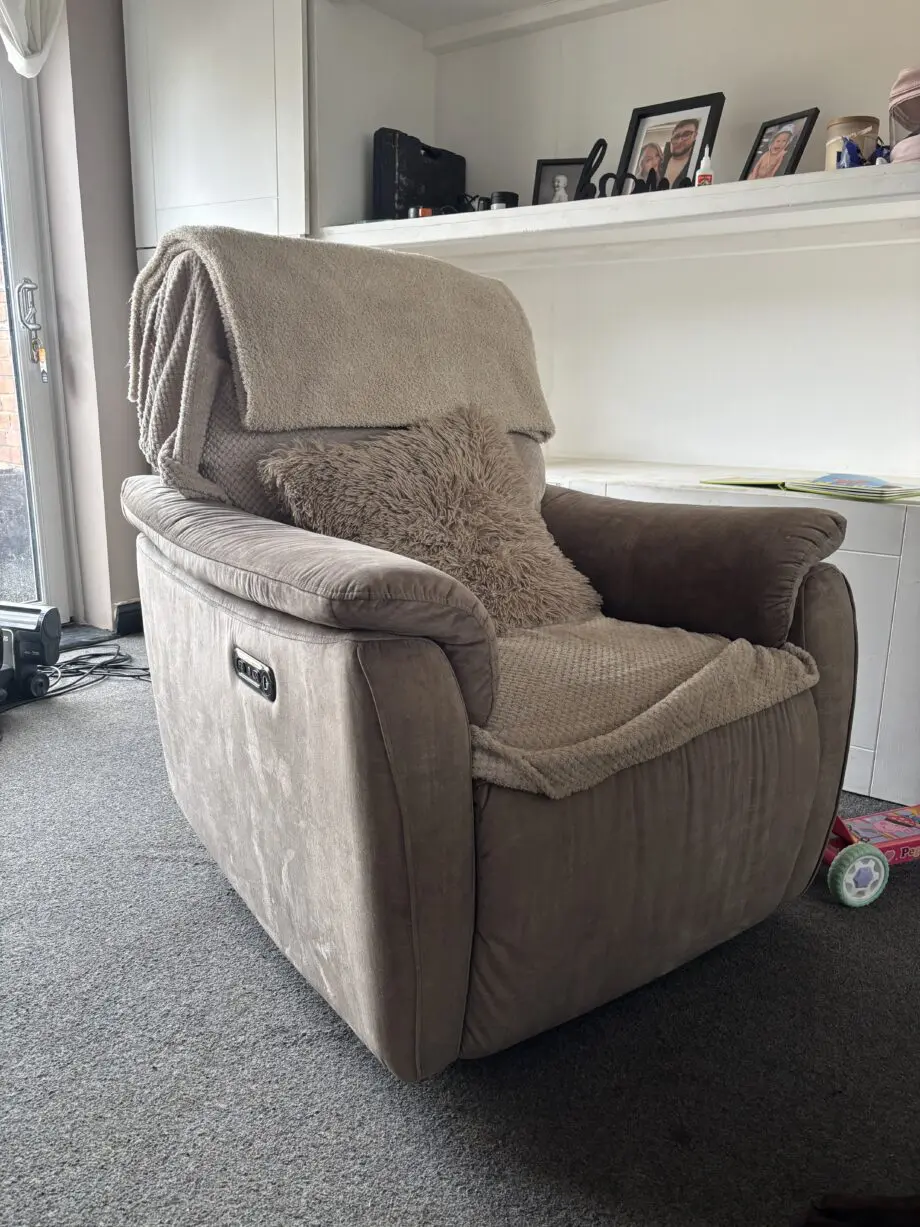 Recliner arm chair