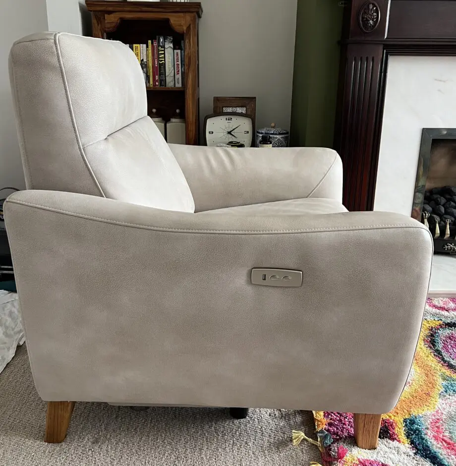 3-Seater Reclining Sofa & 2 Matching Recliner Armchairs – With USB Ports – Oak Furniture Land