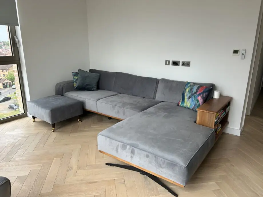 Corner sofa, with bookshelf in arm