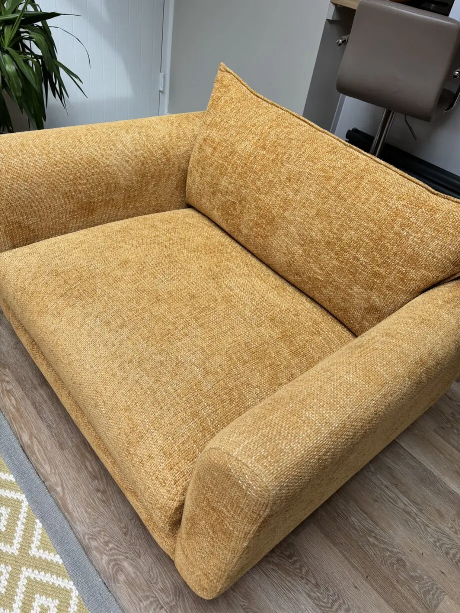 2 seater / love seat sofa in great condition