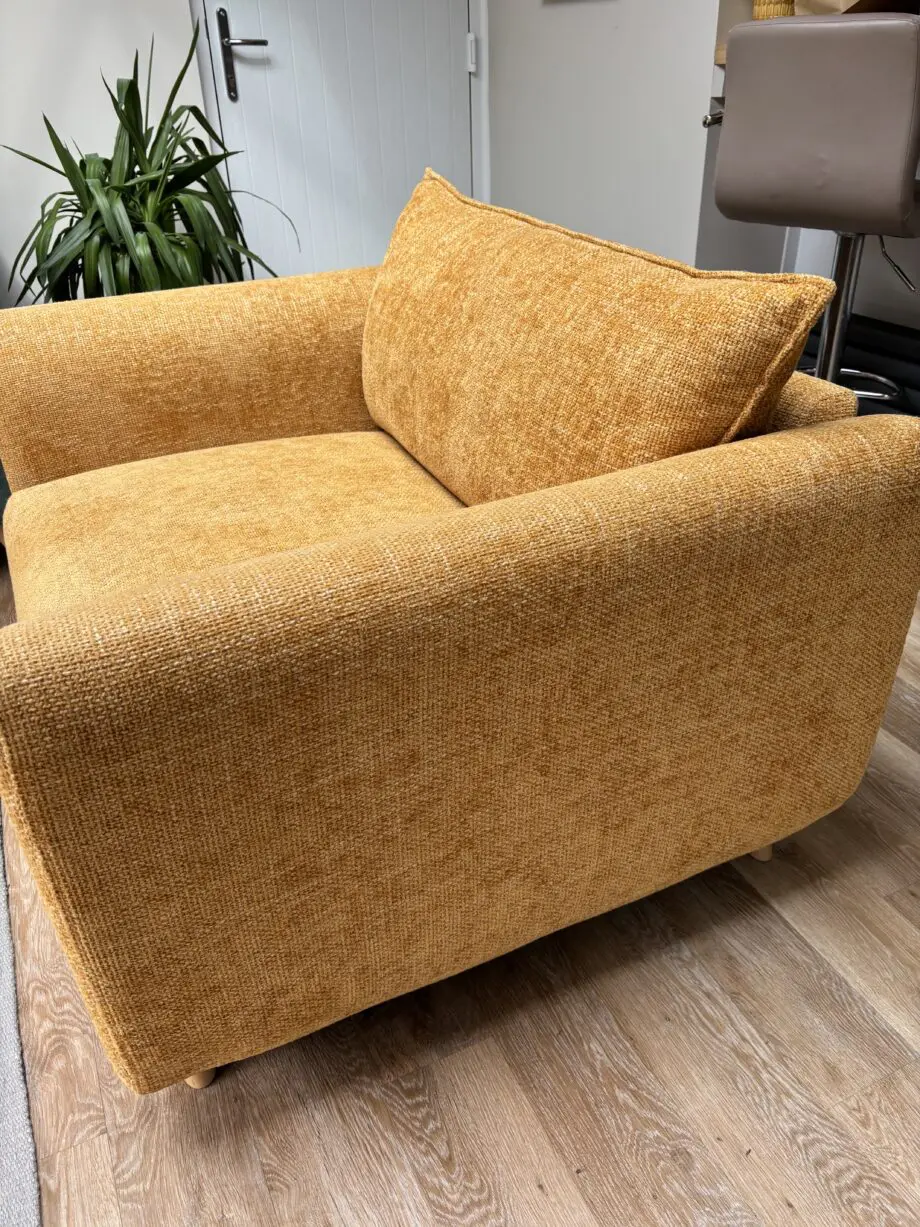 2 seater / love seat sofa in great condition